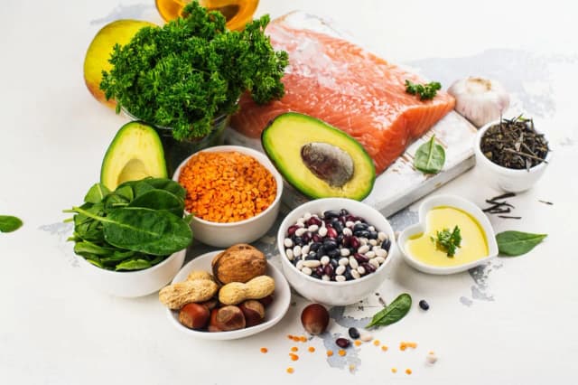 Jaką dietę stosować przy wysokim cholesterolu? Skuteczne sposoby na obniżenie poziomu Jaką dietę stosować przy wysokim cholesterolu? Skuteczne sposoby na obniżenie poziomu